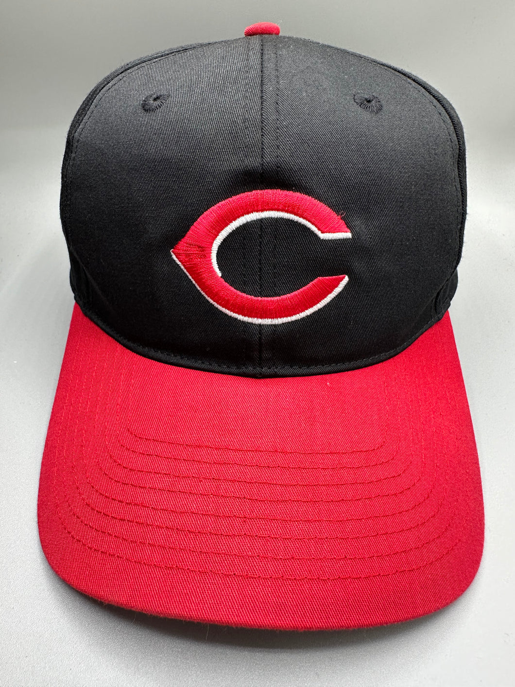 Vintage Cincinnati Reds Two Tone Snapback Nonbama