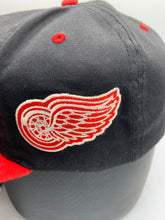 Load image into Gallery viewer, Vintage Detroit Red Wings Snapback Hat
