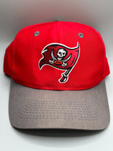 Load image into Gallery viewer, Vintage Tampa Bay Buccaneers Logo 7 Snapback Nonbama
