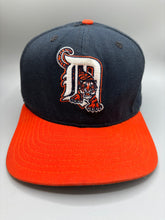 Load image into Gallery viewer, Vintage Detroit Tigers New Era Snapback Nonbama
