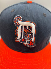 Load image into Gallery viewer, Vintage Detroit Tigers New Era Snapback Nonbama
