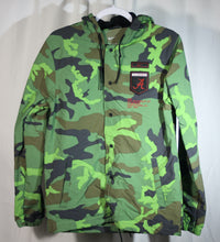 Load image into Gallery viewer, Team Issued Nike X Alabama Camo Jacket Small
