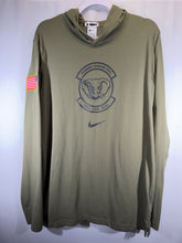 Load image into Gallery viewer, Alabama X Nike Team Issued Olive Green Lightweight Hooded Long Sleeve Medium
