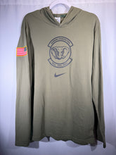 Load image into Gallery viewer, Nike X Alabama Team Issued Olive Green Lightweight W Hood Medium
