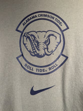 Load image into Gallery viewer, Nike X Alabama Team Issued Olive Green Lightweight W Hood Medium
