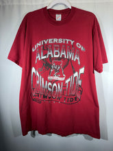 Load image into Gallery viewer, Vintage Alabama X Jerzees Crimson Graphic T-Shirt Large
