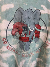 Load image into Gallery viewer, Vintage Alabama Angry Elephant T-Shirt Large
