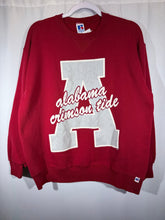 Load image into Gallery viewer, Vintage Alabama X Russell Crimson Graphic Crewneck Sweatshirt Large - Alabama VTG
