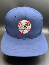 Load image into Gallery viewer, Vintage New York Yankees Snapback Hat
